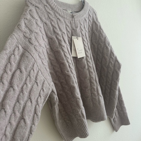 A New Day Cropped Crewneck pullover sweater - Picture 4 of 7